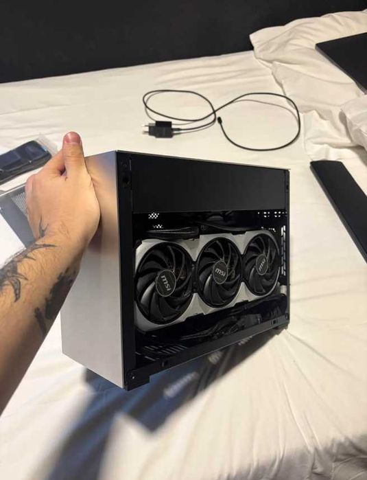 Torre Gaming ITX - RTX 4070Ti / Ryzen 5 8400f