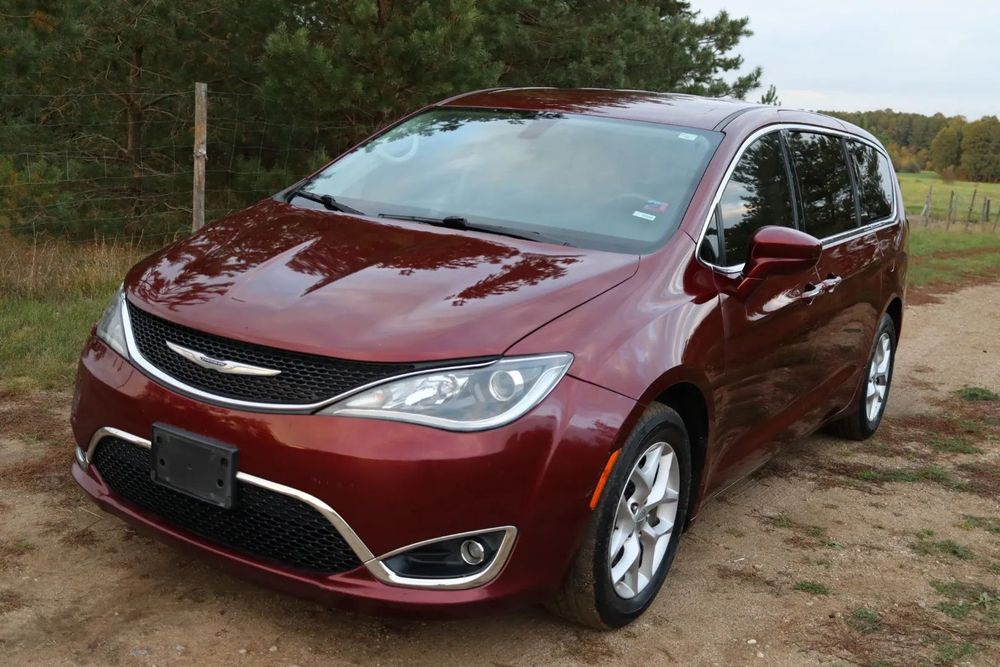 Chrysler Pacifica Touring L TV martwe pole zadbana