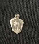 Medalha miniaturaSenhora de  Lourdes