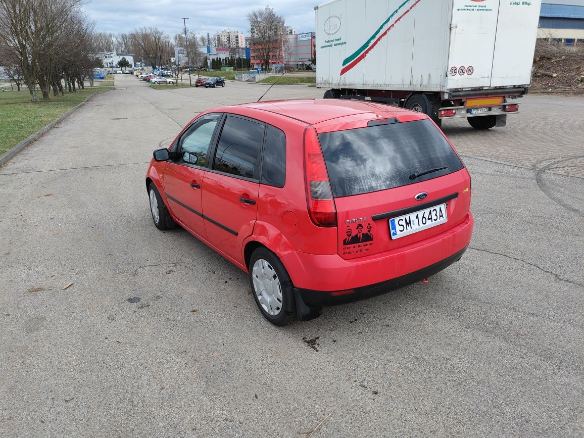 Ford Fiesta garażowany, klimatyzacja