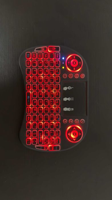 Mini Teclado Sem Fio i8 – Air Mouse com Touchpad e Luz LED