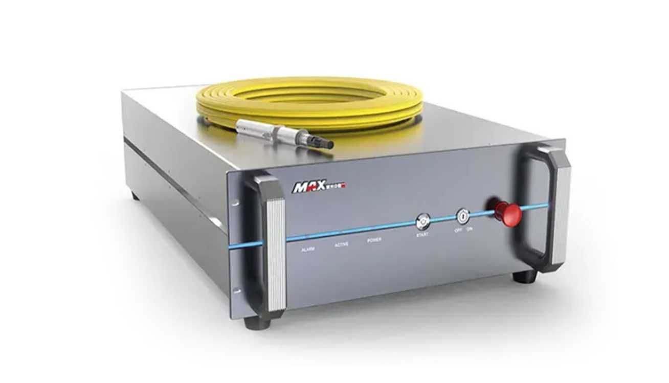 Laser Fiber 2 kW, 1500x3000 mm. Wycinarka laserowa zamknięta.