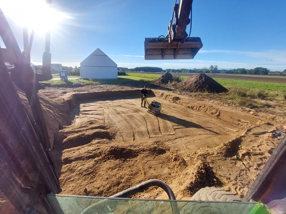 Budowa dróg Rozbiórki budynków Roboty ziemne Sendom Niwelacja Stawy