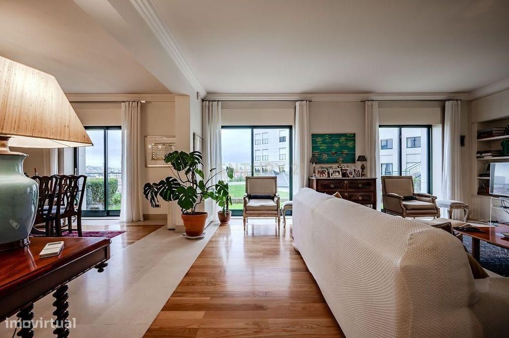 T3 Duplex de Luxo na Graça – Vista Deslumbrante sobre Lisboa