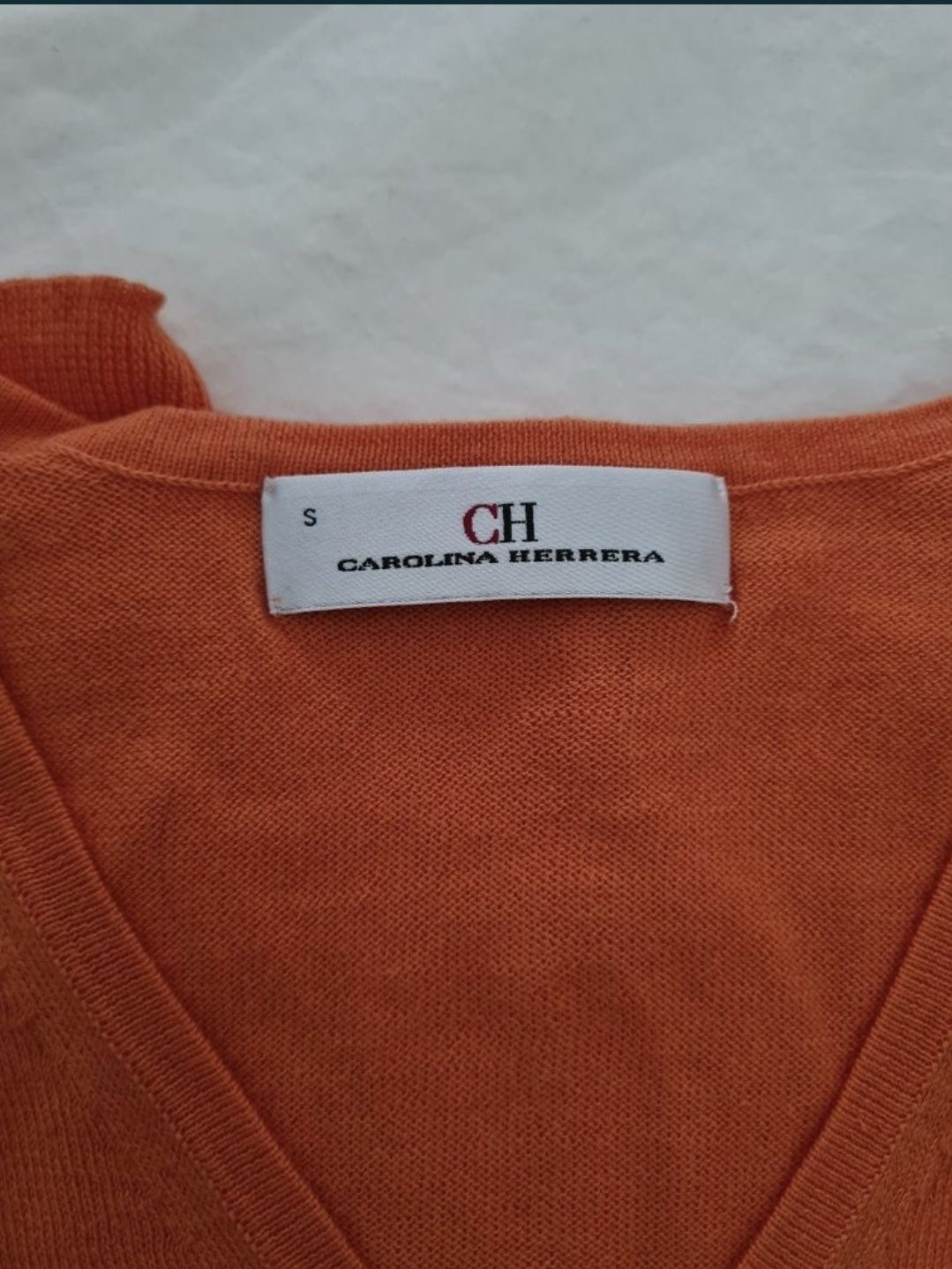 Pullover Carolina Herrera ORIGINAL
Usado 1 vez.
Tamanho S mas veste M