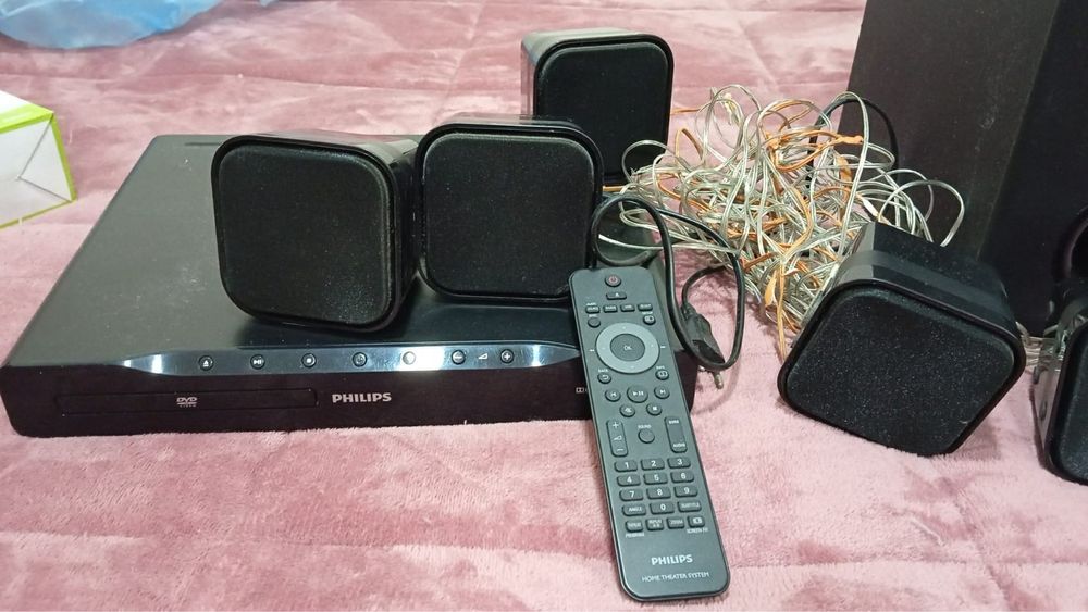 Leitor de DVD com 5 colunas e 1 subwoofer - Philips