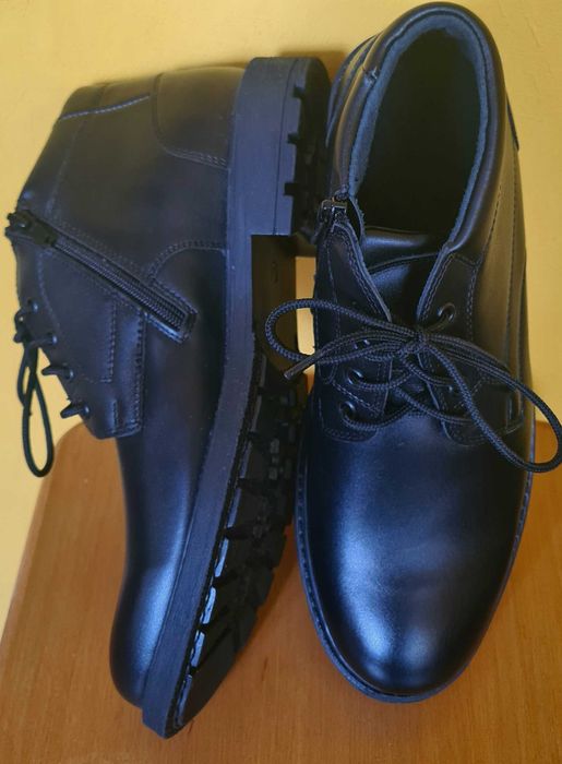 Roz. 40, fabrycznie nowe, zimowe trzewiki, skórzane.