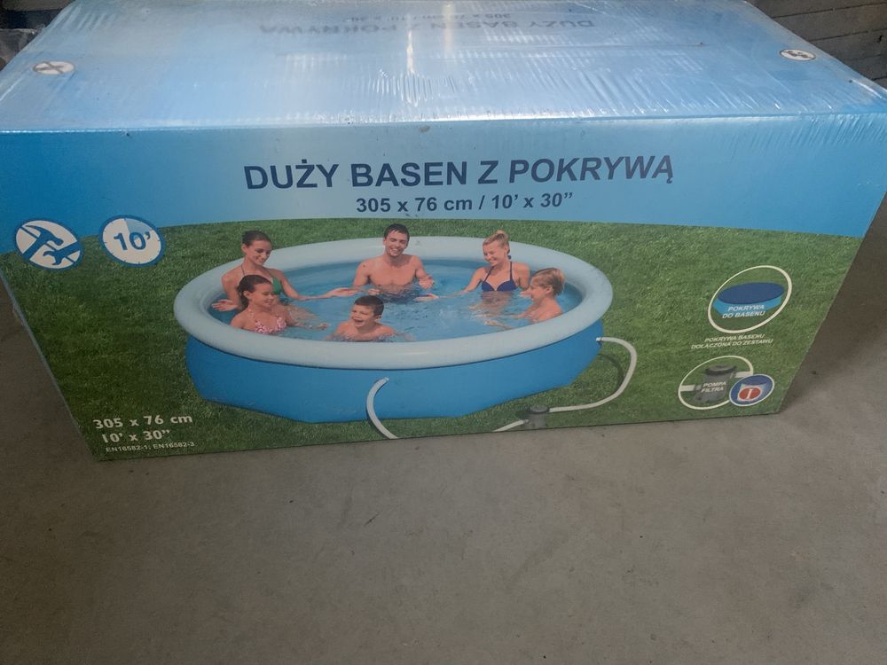 Basen z pokrywa i pompą