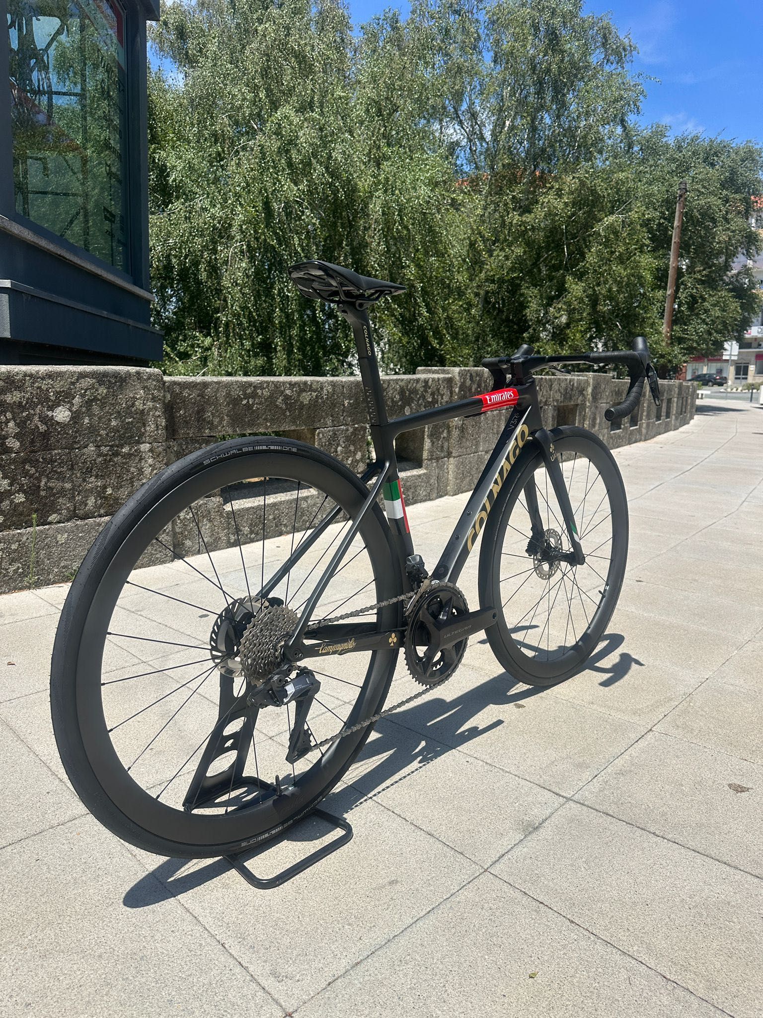 Colnago V3rs UAE edition