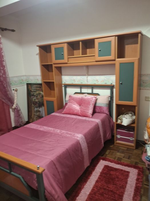 Mobilia de quarto individual com roupeiro