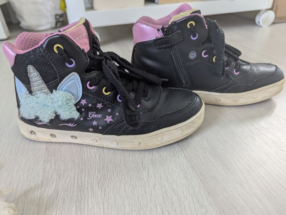 Buty sneakersy dziewczęce świecące Geox 35