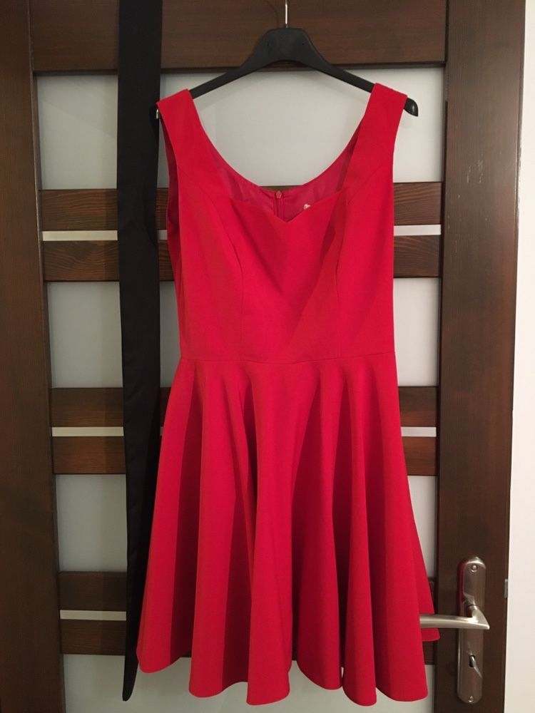 Sukienka czerwona M