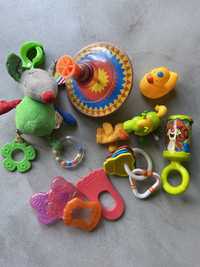 Zabawki dla niemowlaka: gryzaki, zawieszka do wózka, grzechotki