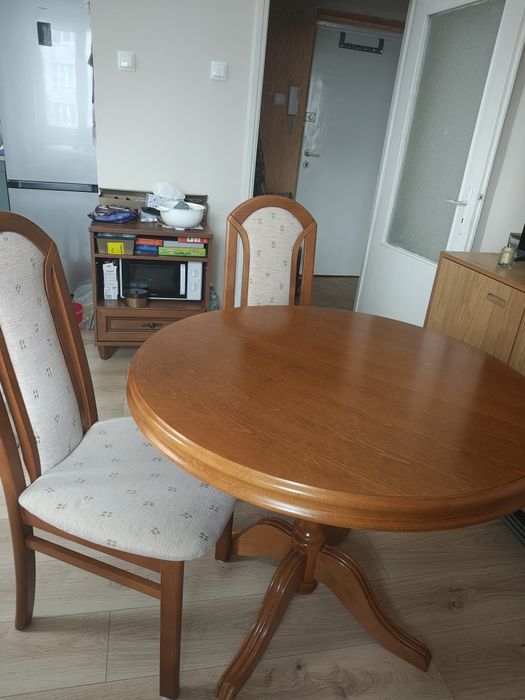 Stół okrągły rozkładany i 4 krzesła