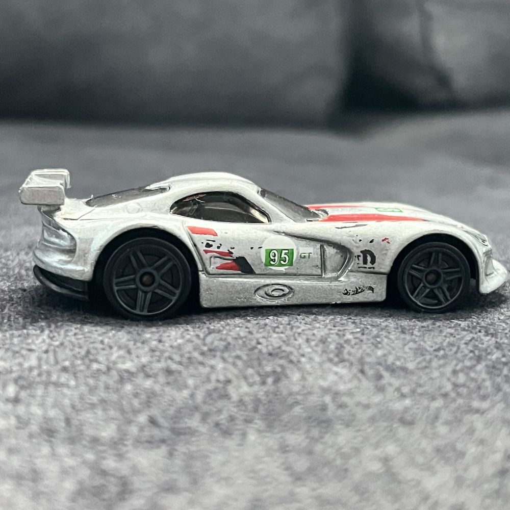 hot wheels dodge viper srt gts-r 2014