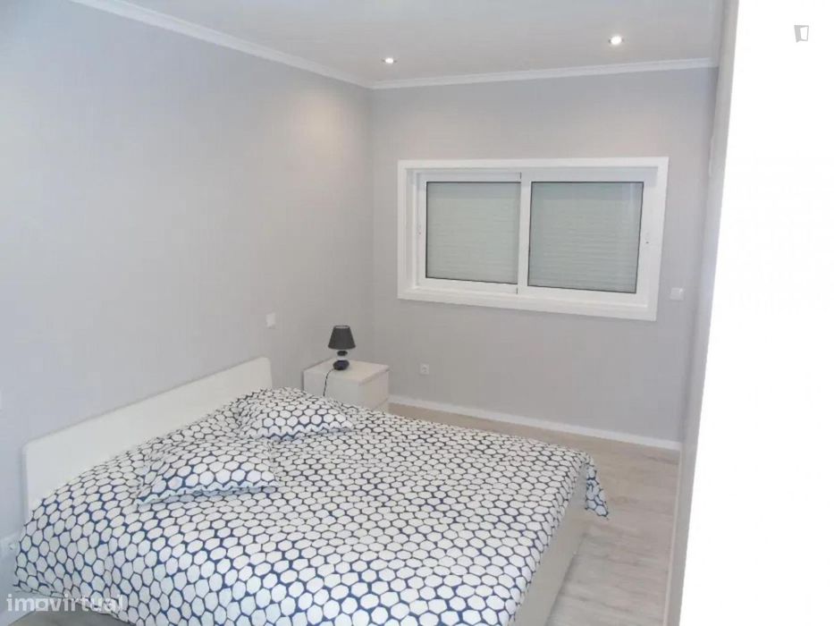 789799 - Quarto com cama de casal em...