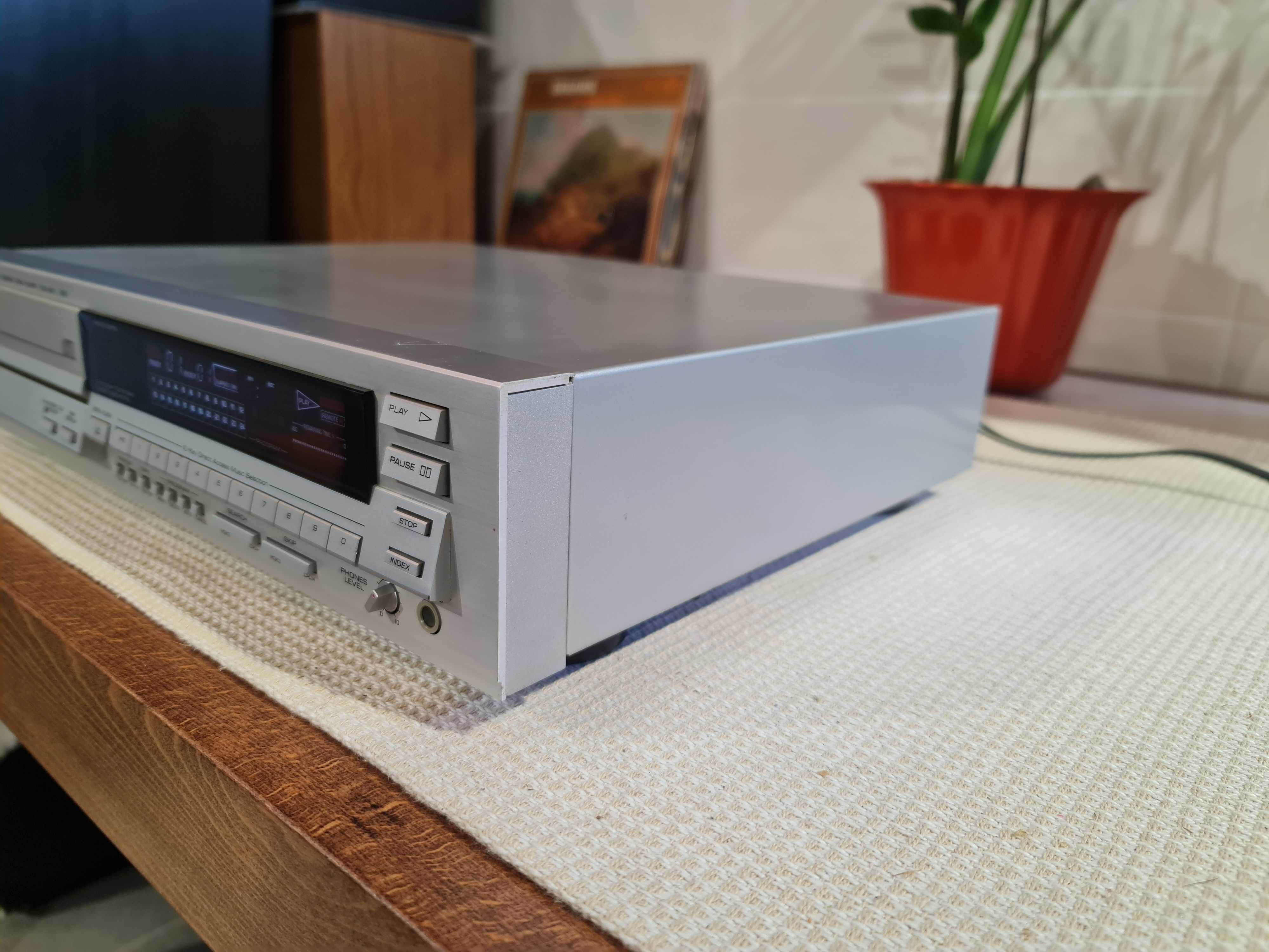 CD-програвач Yamaha CDX-810