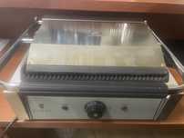Grill kontaktowy dwustronny ryflowany