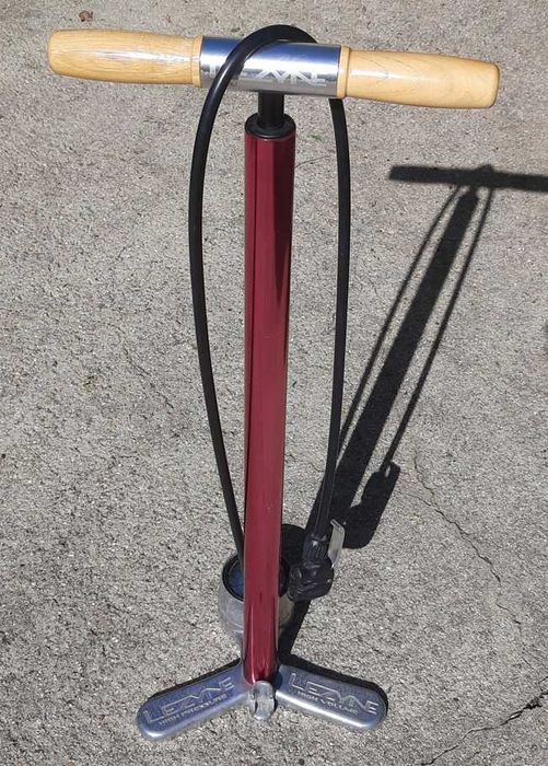 Bomba de pé para bicicleta Lezyne