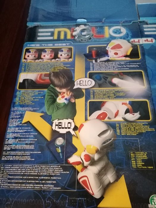 Robô Emílio com 53cm altura
