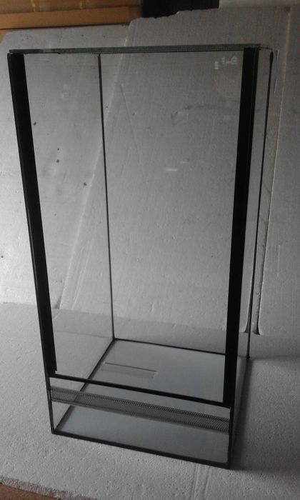 Terrarium 30x30x60H. Producent