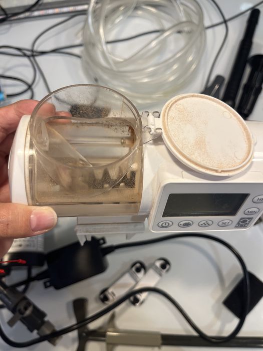 Conjunto comedouros automáticos para aquári