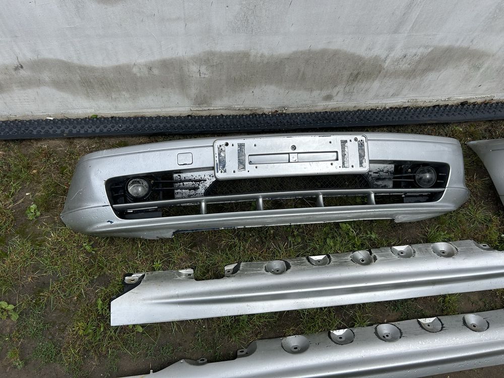 Sprzedam komplet zderzaki i progi bmw e46 coupe/cabrio przed lift