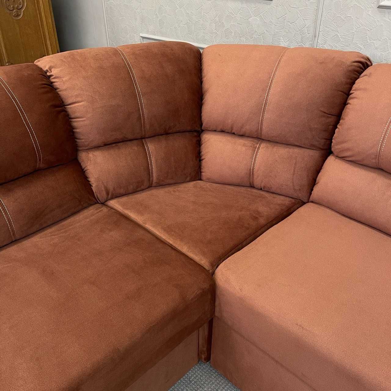 Кутовий новий розкладний диван в тканині купити