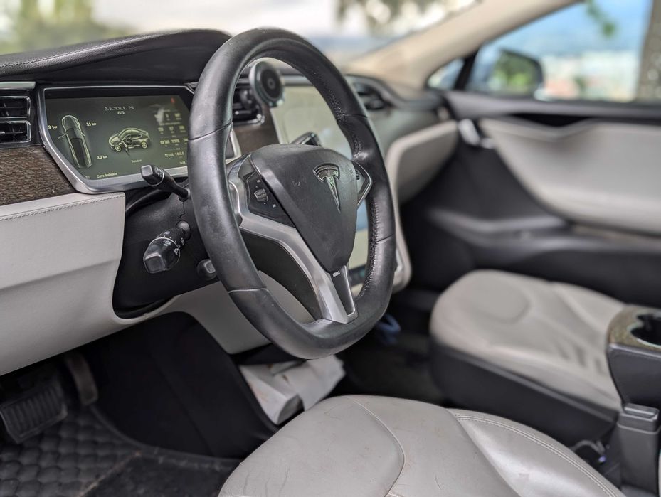 Tesla Model S 85