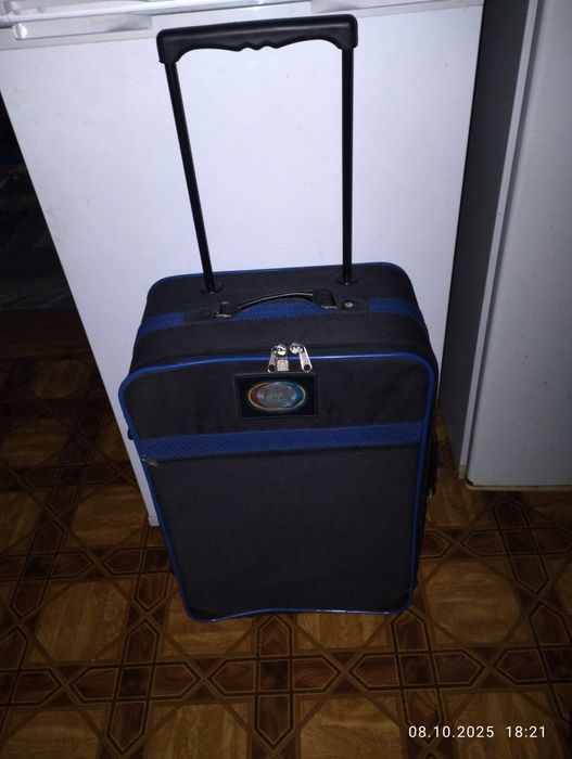 Чемодан дорожный,67-41-22 см.