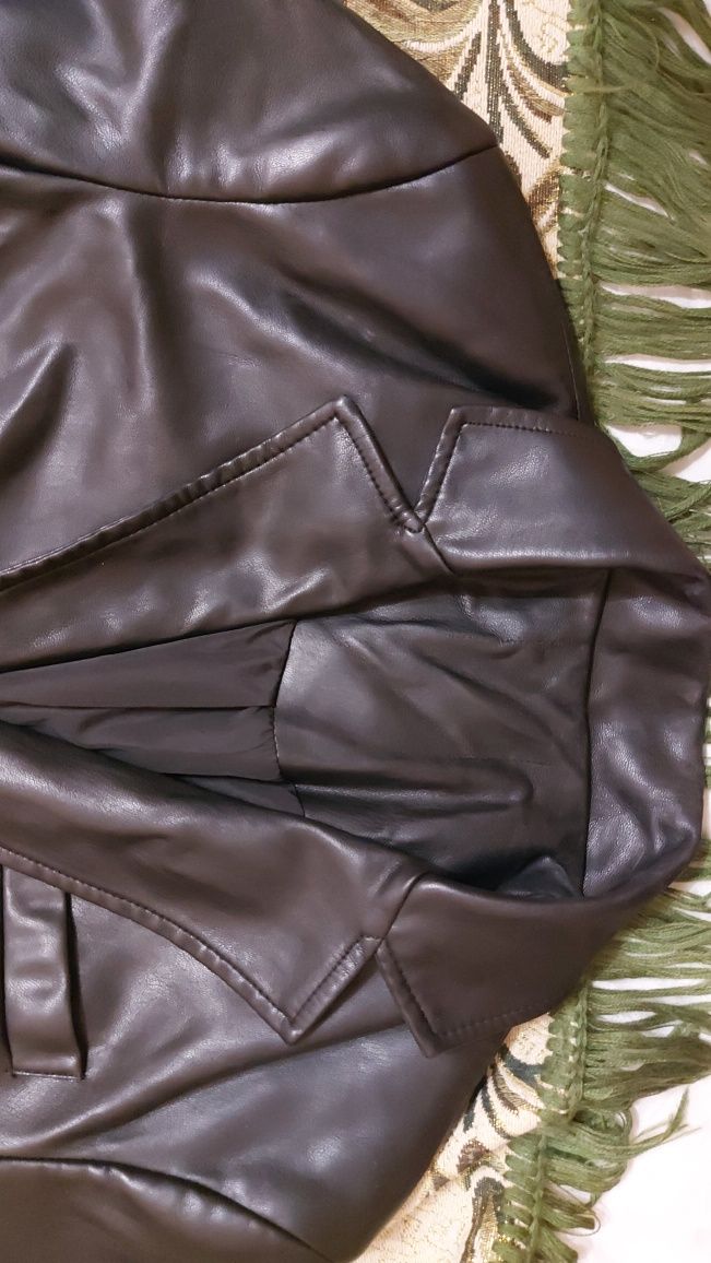 Шкіряна куртка жіноча