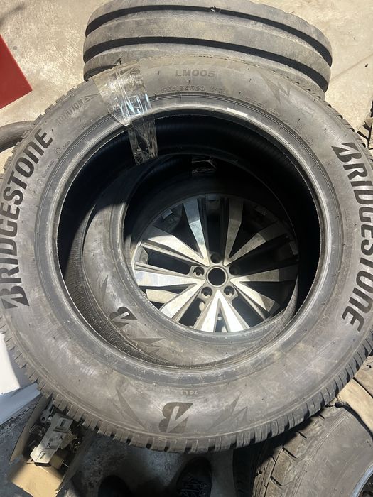 Bridgestone Blizzak lm005 255/55 r20