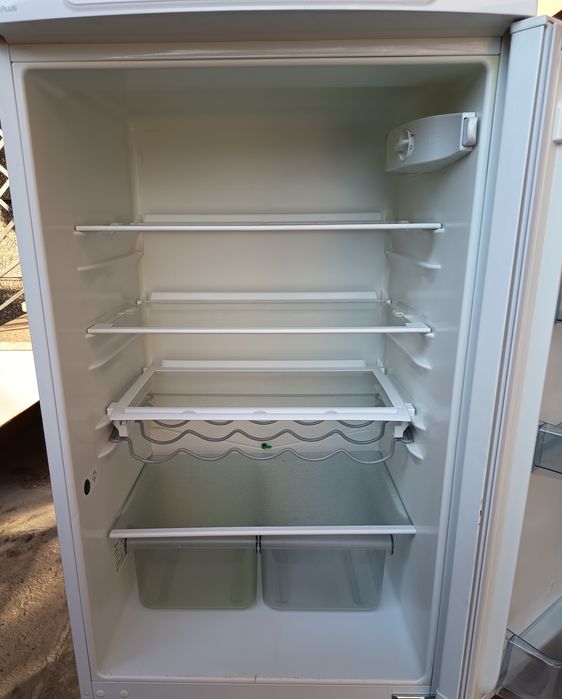 Продам холодильник з морозильною камерою  Electrolux в м.Хуст