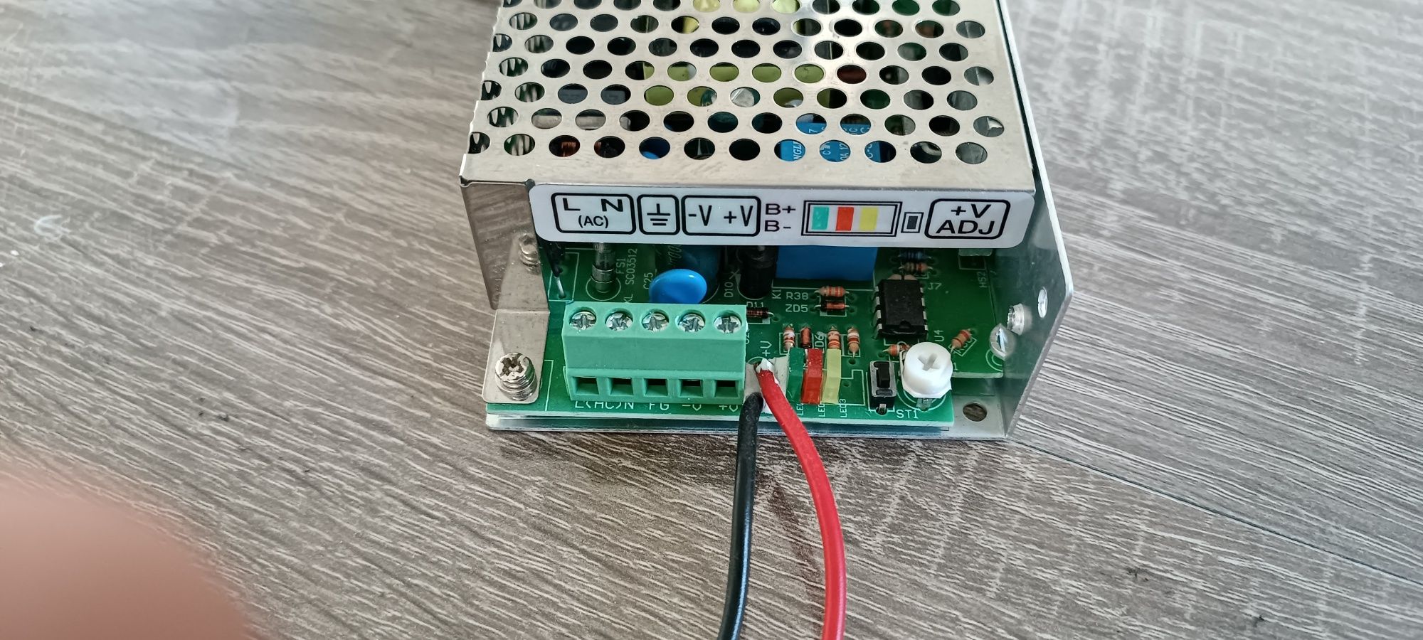 DC UPS для роутера / onu 12v