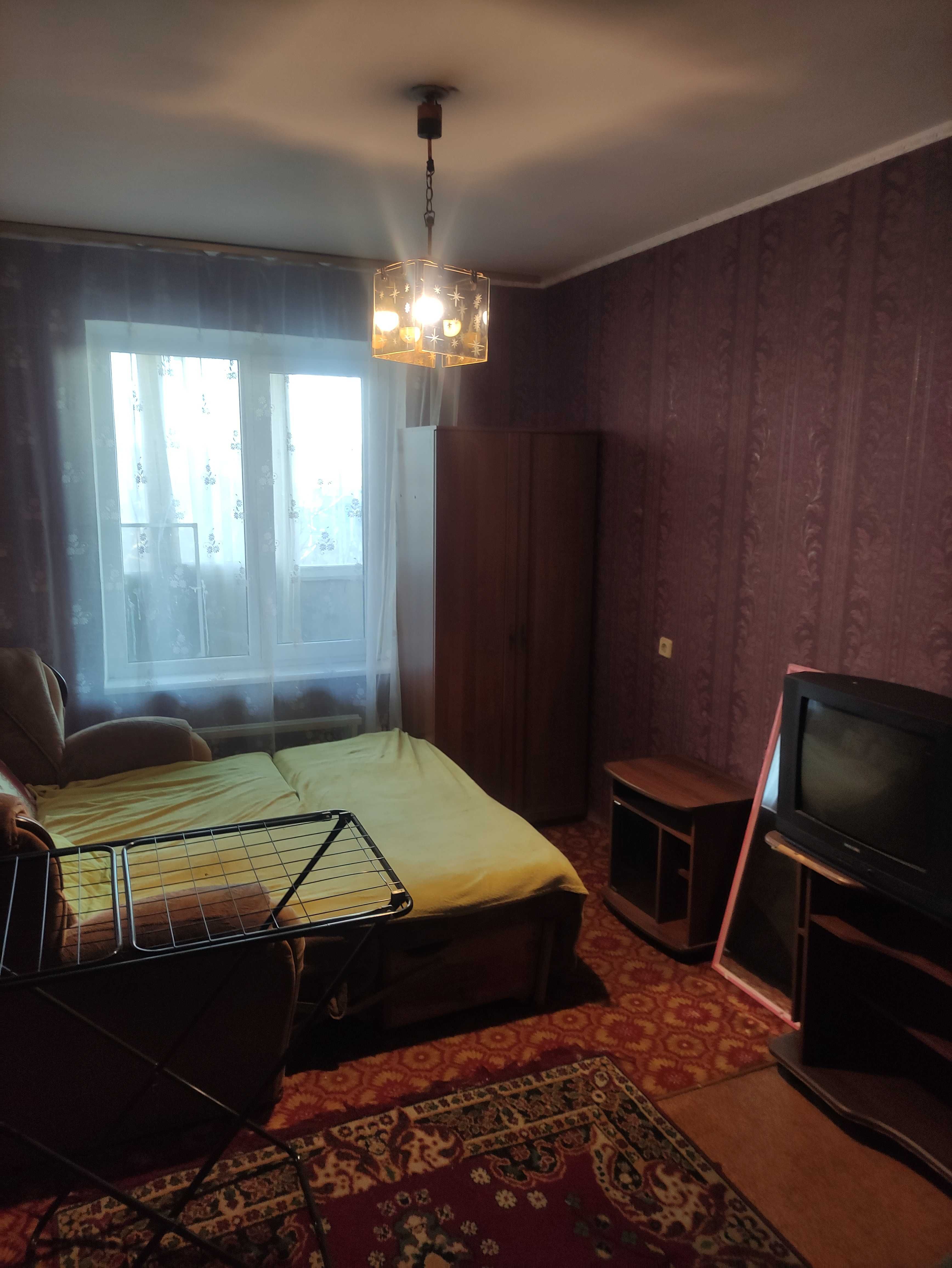 Продам квартиру 2 кімнатну.