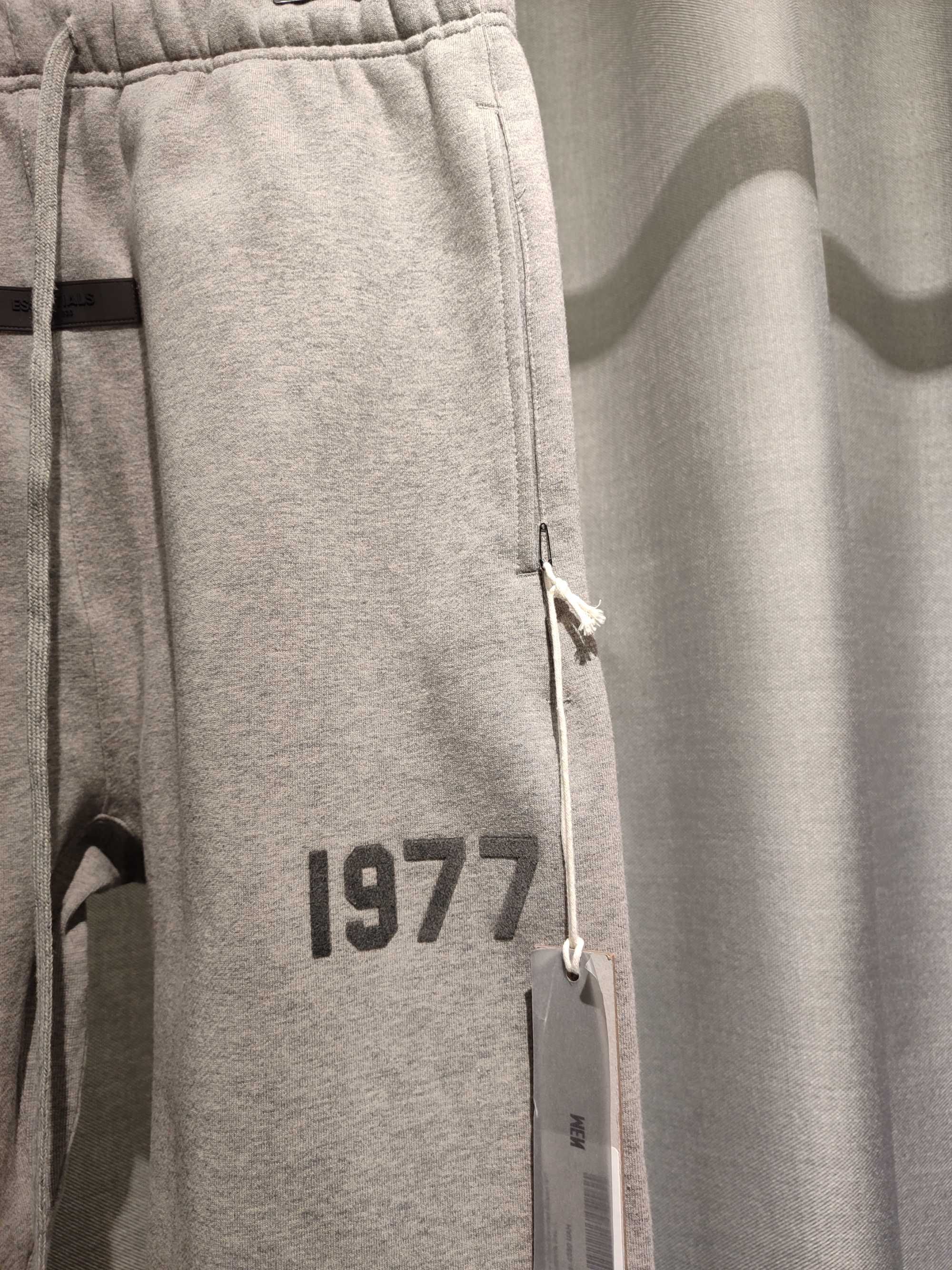 Штани FEAR OF GOD Essentials Relaxed 1977 Sweatpants Grey