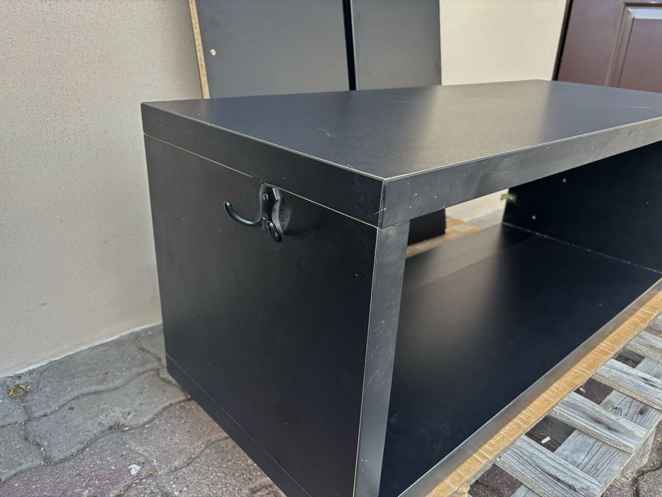 Komplet mebli fryzjerskich – szafki wiszące i lustro trójstronne