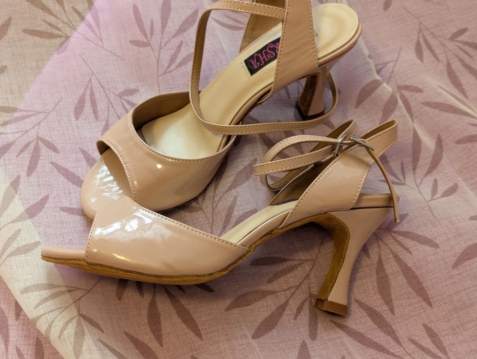 Босоніжки для танців нові!