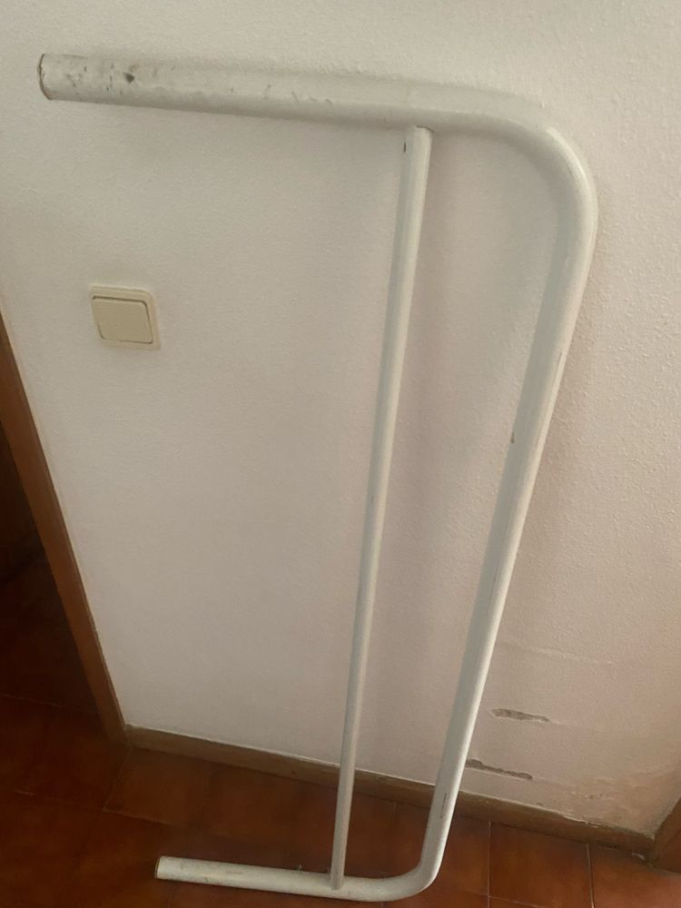 Cama de casal em bom estado