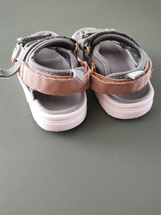 Sandały zielono beżowe Zara