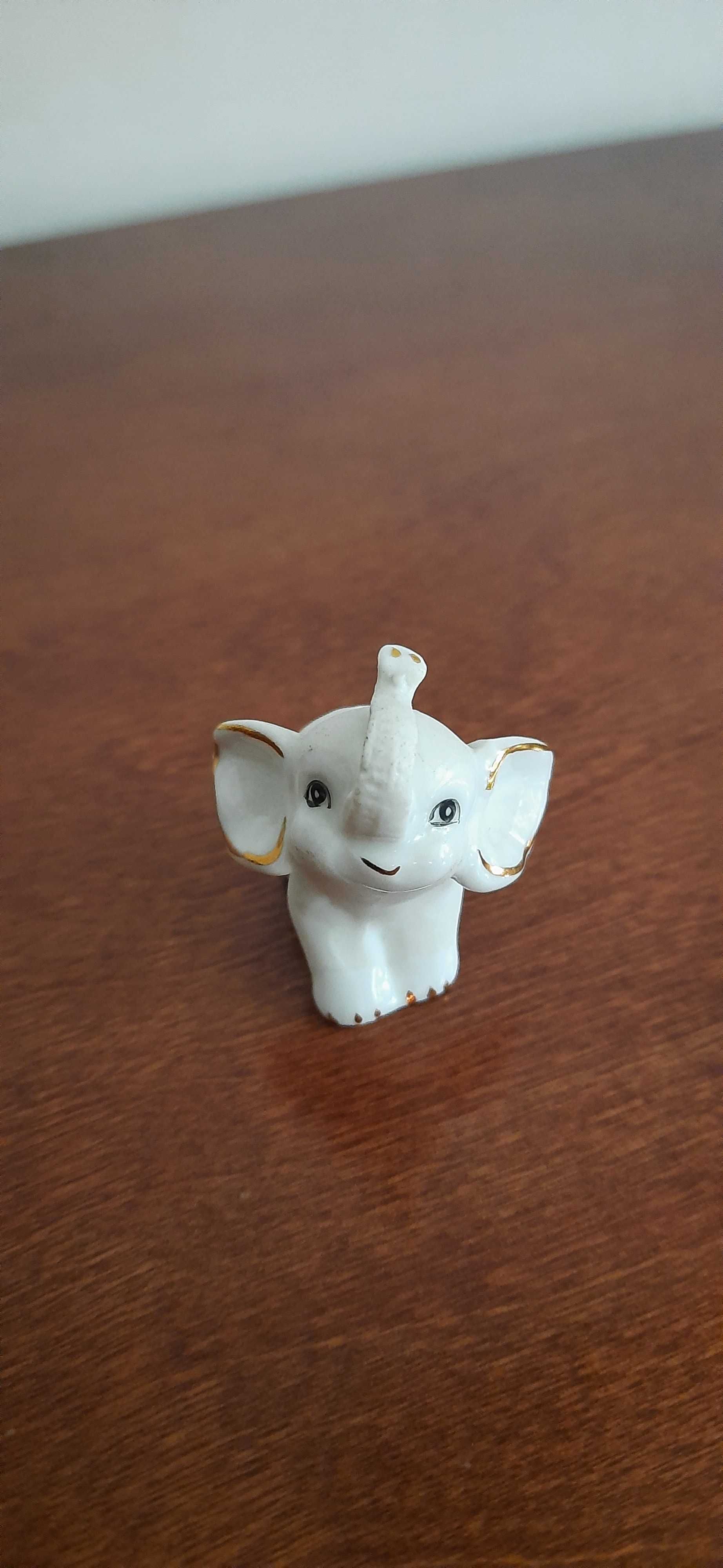 Ceramika: mały biały słonik na szczęście