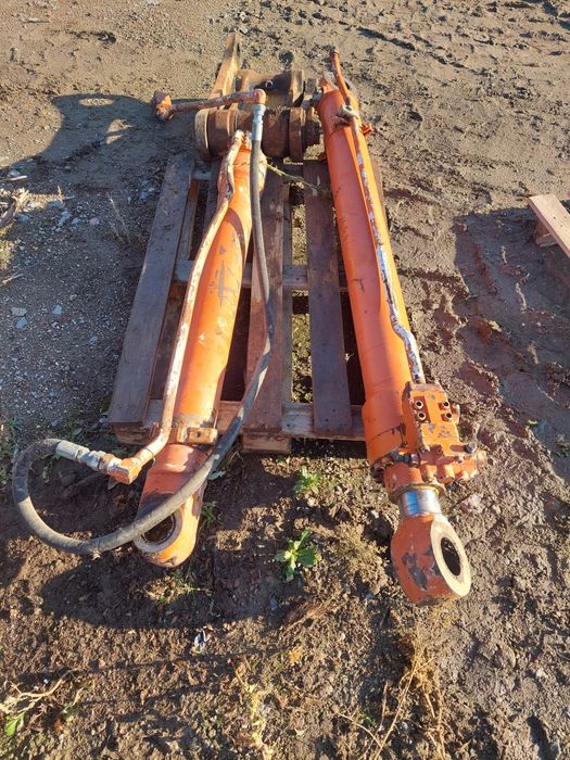 Siłownik hydrauliczny łamania ramienia Łyżki hitachi zx 180 lc