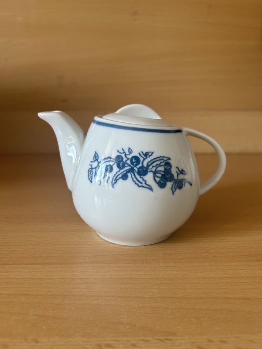 Czajniczek porcelanowy Lubiana