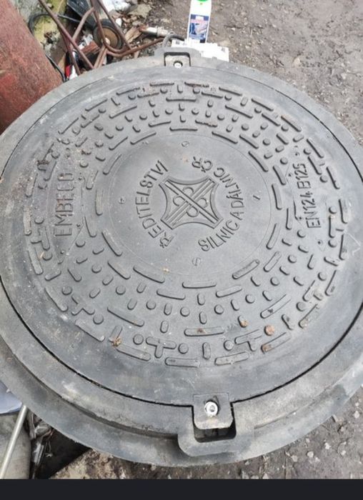 Люк пластиковий каналізаційний