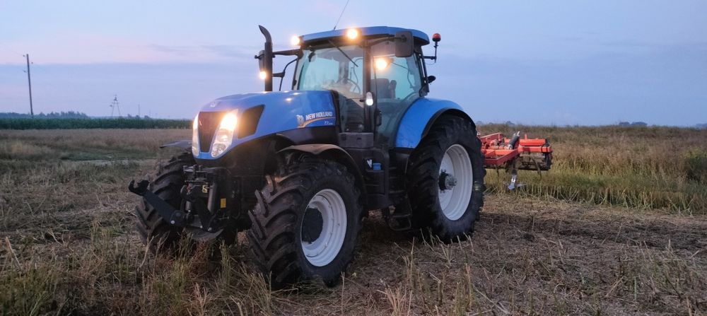 New Holland T7 235