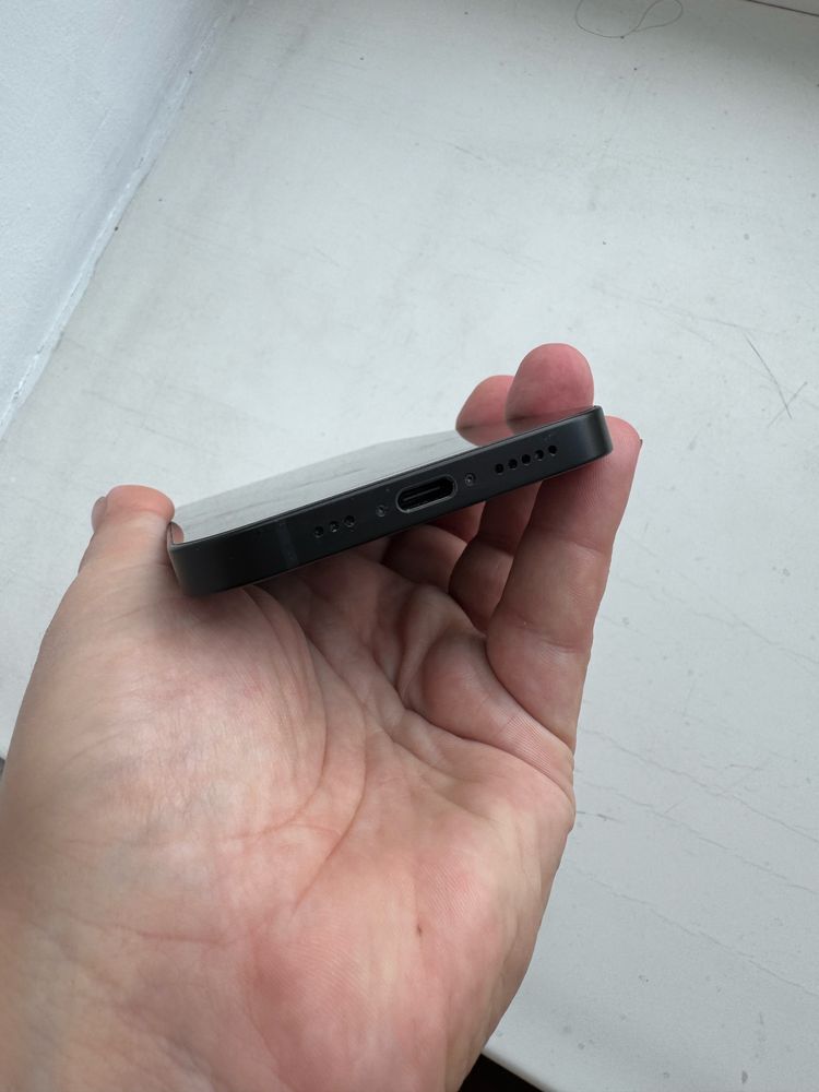 Продам iPhone 16 e