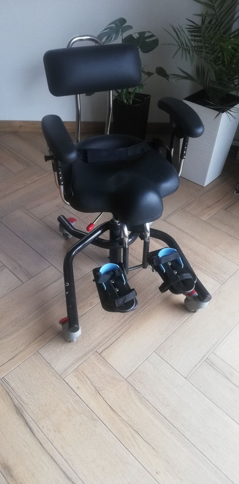 Aktywne krzesło Rifton dla niepełnosprawnych
