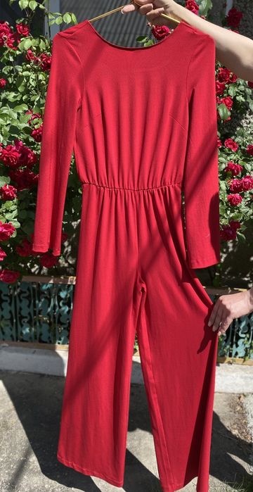 Комбінезон з відкритою спиною