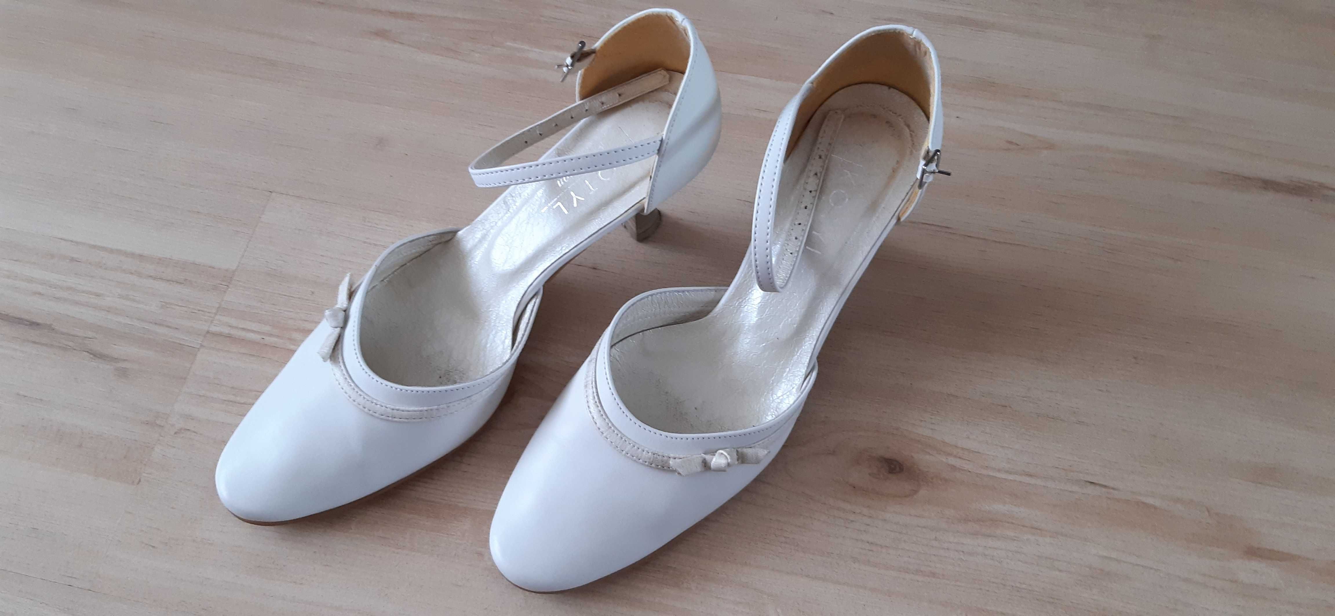 Buty damskie Kotyl r. 37 ecru