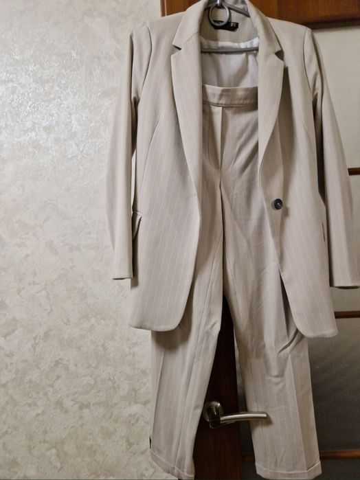 Брючний костюм в полоску